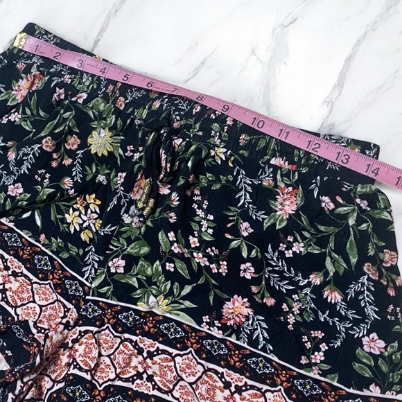 3/$15 Pink Republic Black Floral Flowy Shorts - Picture 4 of 5
